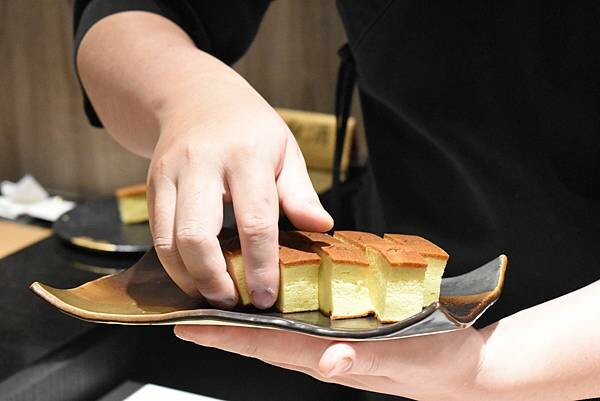 台北美食【辰壽司割烹】期間限定大閘蟹套餐/不用自己動手剝/超濃郁的蟹膏蟹肉握壽司/台北頂級無菜單日本料理/預約制 - 壽司羊 的 美食旅行