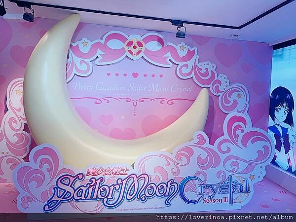 最新東區打卡景點！［美少女戰士Crystal 期間限定甜點店」快閃報到！有露娜造型人形燒， 五色彩虹蛋糕，美