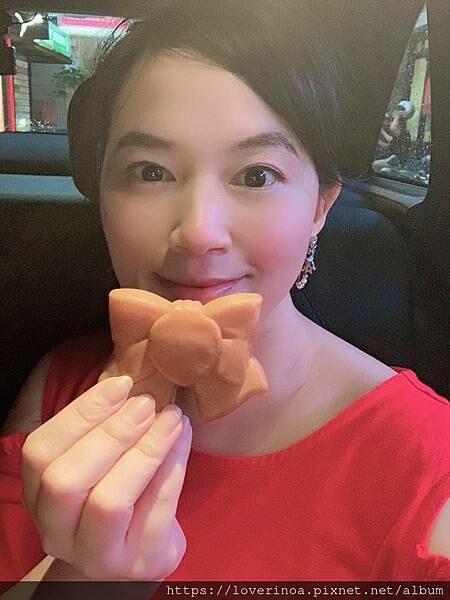 最新東區打卡景點！［美少女戰士Crystal 期間限定甜點店」快閃報到！有露娜造型人形燒， 五色彩虹蛋糕，美