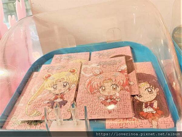 最新東區打卡景點！［美少女戰士Crystal 期間限定甜點店」快閃報到！有露娜造型人形燒， 五色彩虹蛋糕，美