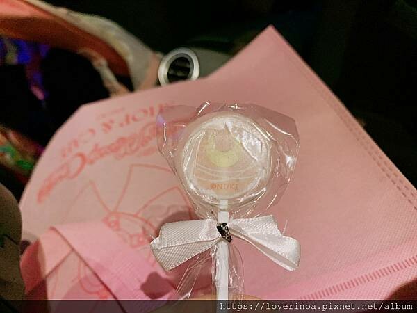 最新東區打卡景點！［美少女戰士Crystal 期間限定甜點店」快閃報到！有露娜造型人形燒， 五色彩虹蛋糕，美