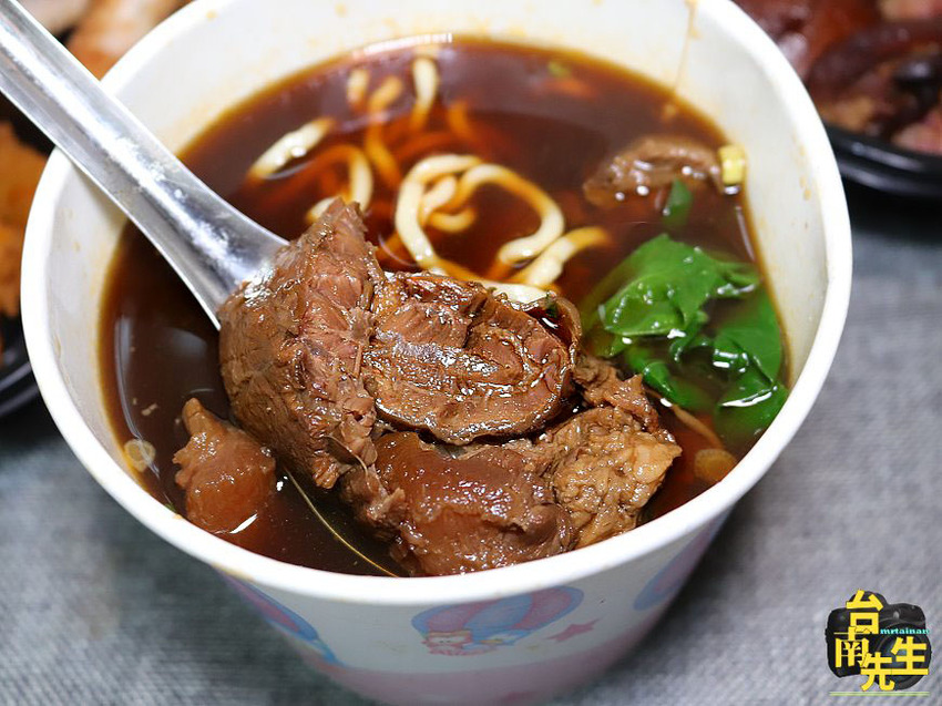 台南日式咖哩蛋包飯/自家熬煮日式咖哩/使用當天現宰新鮮豬肉/真材實料熬湯頭/不用半成品、組合肉、湯頭粉包/料多實在CP值高