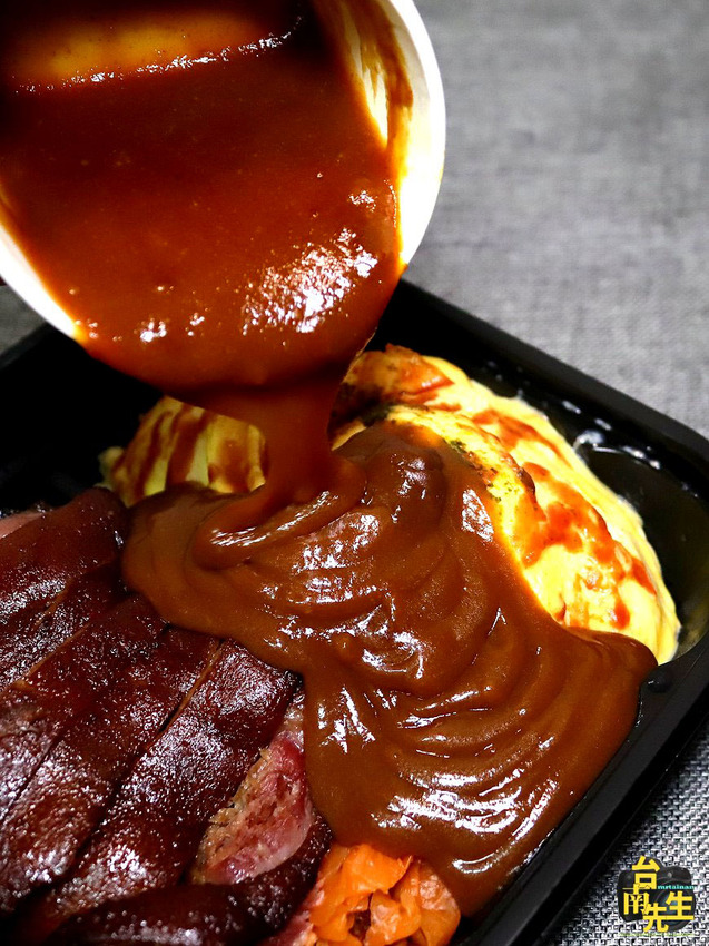 台南日式咖哩蛋包飯/自家熬煮日式咖哩/使用當天現宰新鮮豬肉/真材實料熬湯頭/不用半成品、組合肉、湯頭粉包/料多實在CP值高