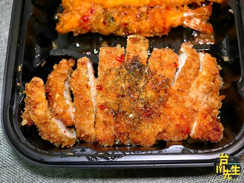 台南日式咖哩蛋包飯/自家熬煮日式咖哩/使用當天現宰新鮮豬肉/真材實料熬湯頭/不用半成品、組合肉、湯頭粉包/料多實在CP值高