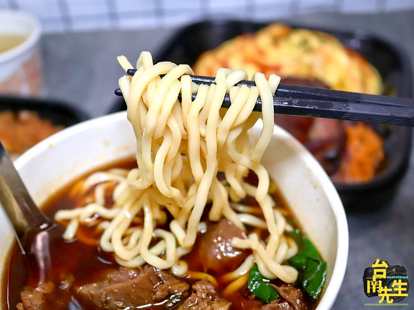 台南日式咖哩蛋包飯/自家熬煮日式咖哩/使用當天現宰新鮮豬肉/真材實料熬湯頭/不用半成品、組合肉、湯頭粉包/料多實在CP值高