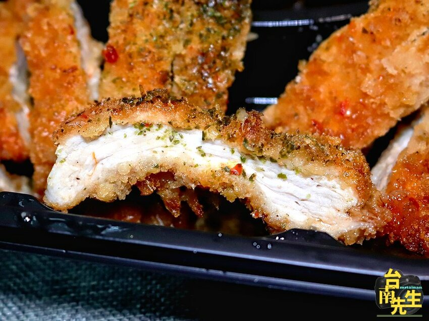 台南日式咖哩蛋包飯/自家熬煮日式咖哩/使用當天現宰新鮮豬肉/真材實料熬湯頭/不用半成品、組合肉、湯頭粉包/料多實在CP值高