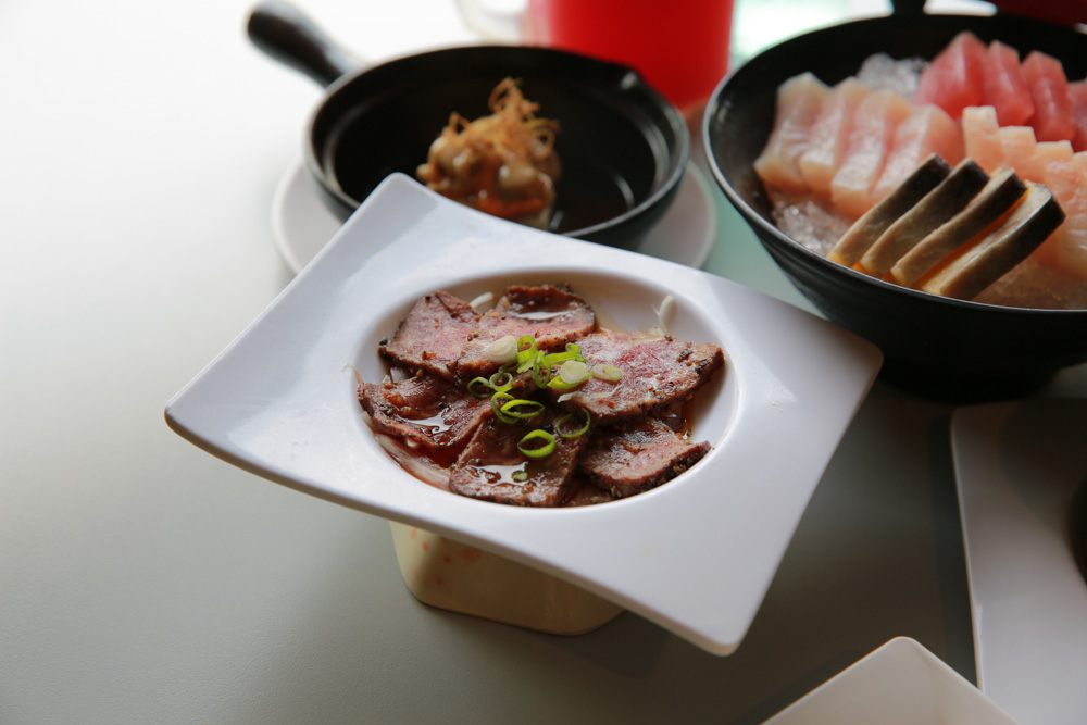 【台南吃到飽】平價日本料理吃到飽／無限量供應／東加和漢創作料理／東東餐飲事業集團 · 算命的說我很愛吃