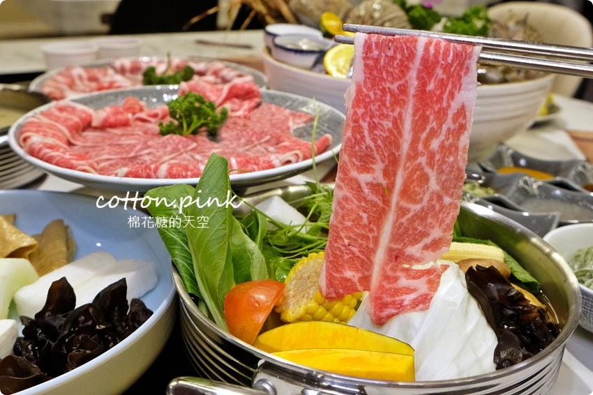 台中人氣火鍋～嗑肉石鍋最新二代店大升級！全台第一家！蔬菜、咖哩飯、霜淇淋吃到飽！ - 棉花糖的天空