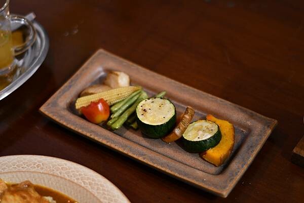 【台南中西區】海安路巷弄裡的咖哩專賣店,老宅的用餐氛圍很讚,