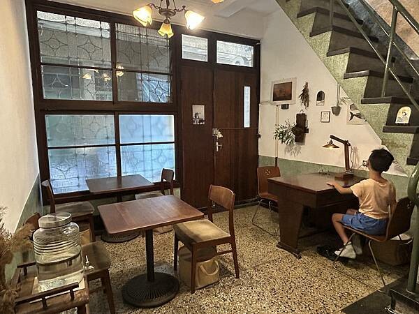 【台南中西區】海安路巷弄裡的咖哩專賣店,老宅的用餐氛圍很讚,