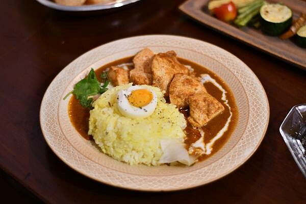 【台南中西區】海安路巷弄裡的咖哩專賣店,老宅的用餐氛圍很讚,