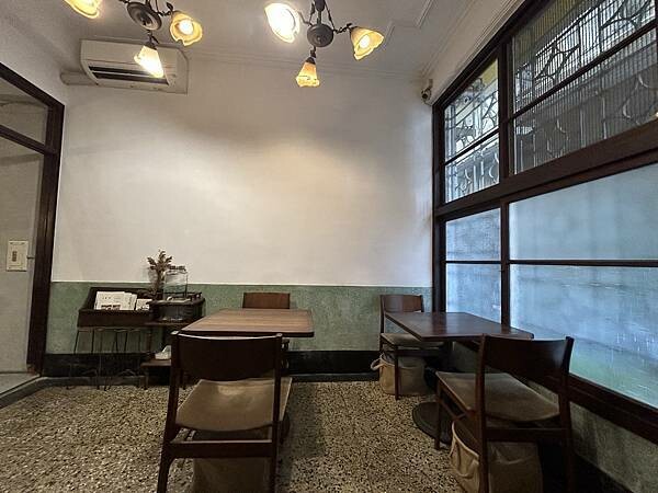 【台南中西區】海安路巷弄裡的咖哩專賣店,老宅的用餐氛圍很讚,