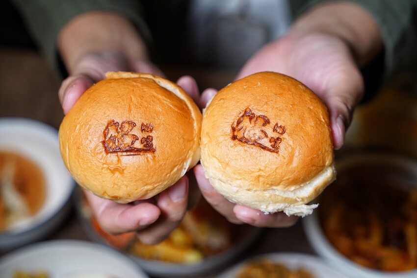 熟成咖哩飯推薦！「温咖哩Wen Curry」是我吃過配料最多、口味最具特色且最奢華的熟成咖哩飯！現在平日來用餐，還送你起司魚排+日式炸牛排，誠意滿滿！ - 阿華田的美食日記