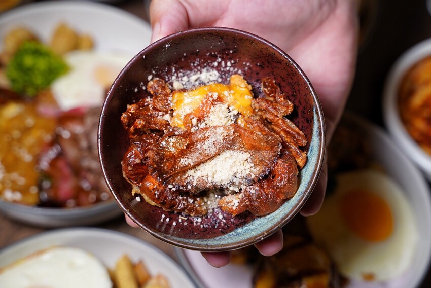 熟成咖哩飯推薦！「温咖哩Wen Curry」是我吃過配料最多、口味最具特色且最奢華的熟成咖哩飯！現在平日來用餐，還送你起司魚排+日式炸牛排，誠意滿滿！ - 阿華田的美食日記