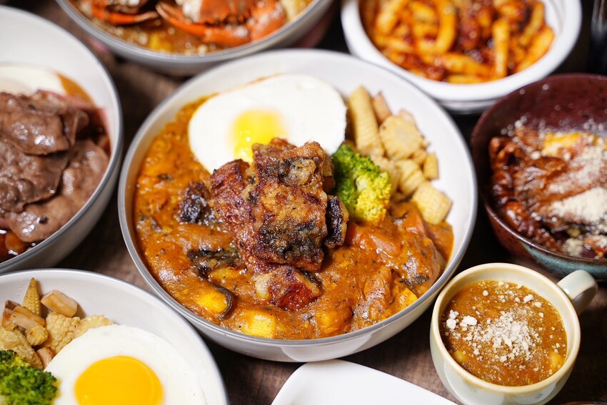 熟成咖哩飯推薦！「温咖哩Wen Curry」是我吃過配料最多、口味最具特色且最奢華的熟成咖哩飯！現在平日來用餐，還送你起司魚排+日式炸牛排，誠意滿滿！ - 阿華田的美食日記