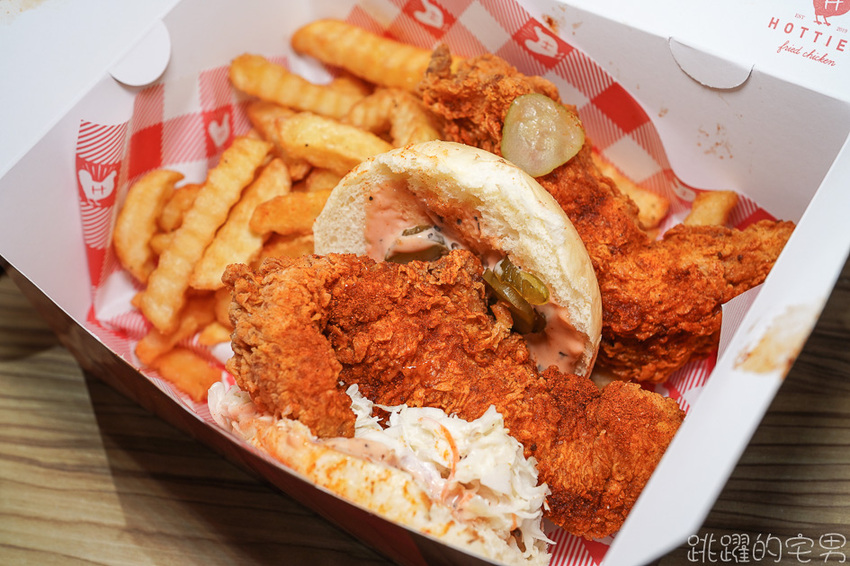 美國南加州炸雞品牌 Hotties Fried Chicken台灣開分店! 從卡宴辣椒到死神辣椒 6種辣度搭配美式醬料 就看你敢吃多辣! 必點美式辣爹炸雞堡 飲料無限暢飲不怕辣@跳躍的宅男