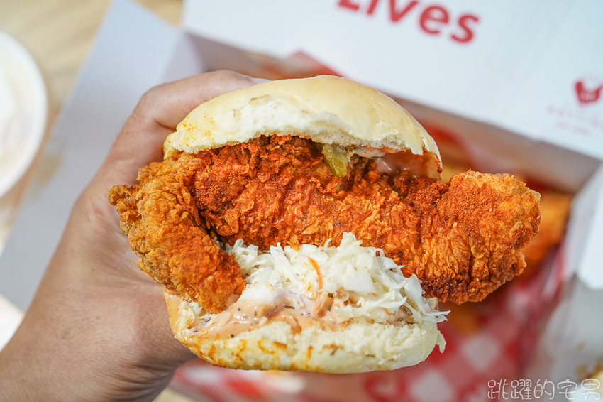 美國南加州炸雞品牌 Hotties Fried Chicken台灣開分店! 從卡宴辣椒到死神辣椒 6種辣度搭配美式醬料 就看你敢吃多辣! 必點美式辣爹炸雞堡 飲料無限暢飲不怕辣@跳躍的宅男