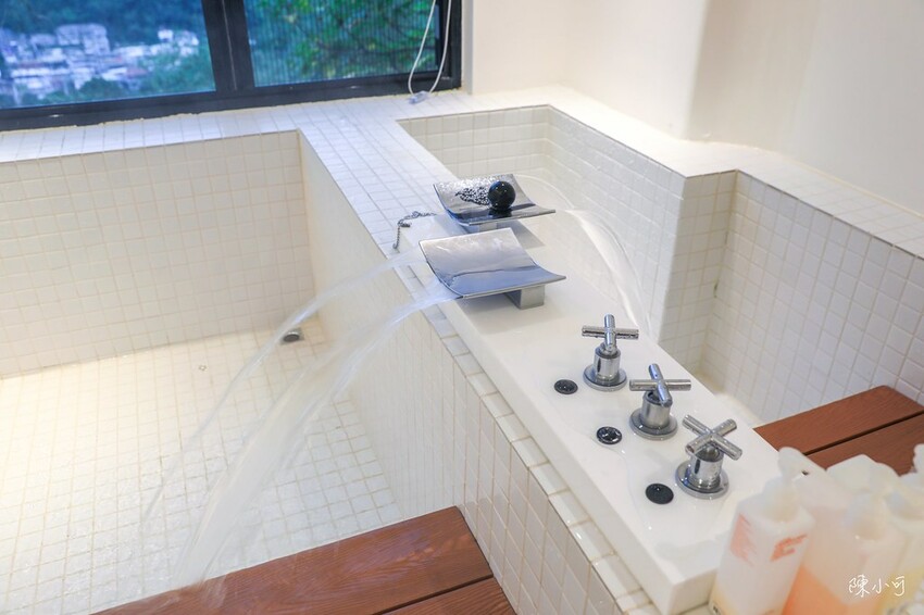 烏來制高點，療癒山景湯屋，大理石冷熱池超大空間，新北溫泉推薦！