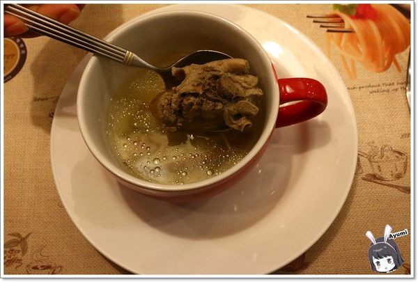 永恆天詩義式美食館：『愛評體驗券』永恆天詩義式美食咖啡館／專屬停車場／供應自助暢食沙拉吧／無限享受Häagen-Dazs冰淇淋／永恆天詩烘焙坊手作甜點