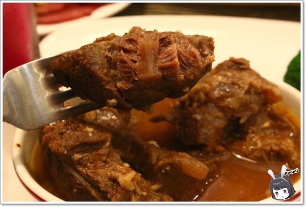 永恆天詩義式美食館：『愛評體驗券』永恆天詩義式美食咖啡館／專屬停車場／供應自助暢食沙拉吧／無限享受Häagen-Dazs冰淇淋／永恆天詩烘焙坊手作甜點