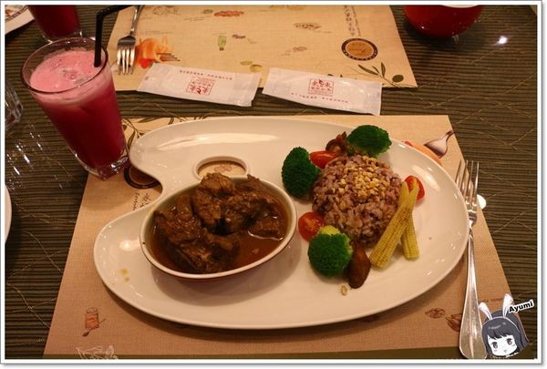 永恆天詩義式美食館：『愛評體驗券』永恆天詩義式美食咖啡館／專屬停車場／供應自助暢食沙拉吧／無限享受Häagen-Dazs冰淇淋／永恆天詩烘焙坊手作甜點