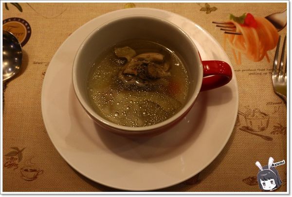 永恆天詩義式美食館：『愛評體驗券』永恆天詩義式美食咖啡館／專屬停車場／供應自助暢食沙拉吧／無限享受Häagen-Dazs冰淇淋／永恆天詩烘焙坊手作甜點