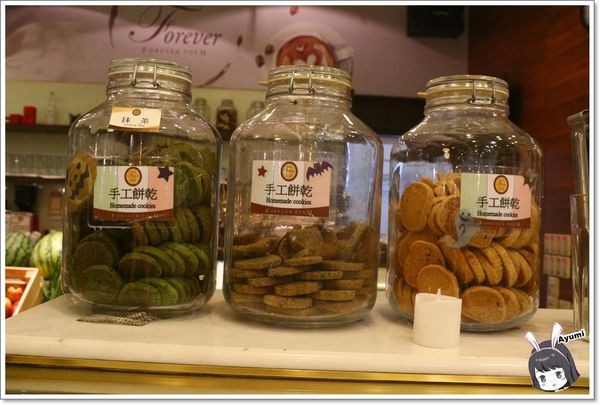 永恆天詩義式美食館：『愛評體驗券』永恆天詩義式美食咖啡館／專屬停車場／供應自助暢食沙拉吧／無限享受Häagen-Dazs冰淇淋／永恆天詩烘焙坊手作甜點