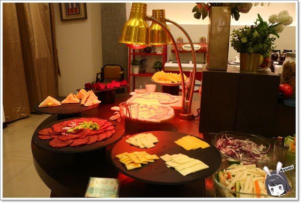 永恆天詩義式美食館：『愛評體驗券』永恆天詩義式美食咖啡館／專屬停車場／供應自助暢食沙拉吧／無限享受Häagen-Dazs冰淇淋／永恆天詩烘焙坊手作甜點