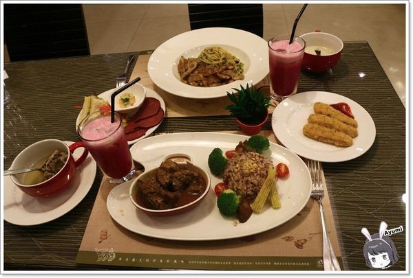 永恆天詩義式美食館：『愛評體驗券』永恆天詩義式美食咖啡館／專屬停車場／供應自助暢食沙拉吧／無限享受Häagen-Dazs冰淇淋／永恆天詩烘焙坊手作甜點