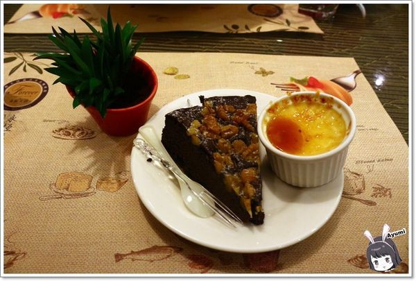 永恆天詩義式美食館：『愛評體驗券』永恆天詩義式美食咖啡館／專屬停車場／供應自助暢食沙拉吧／無限享受Häagen-Dazs冰淇淋／永恆天詩烘焙坊手作甜點