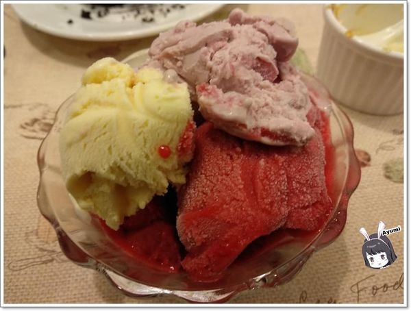 永恆天詩義式美食館：『愛評體驗券』永恆天詩義式美食咖啡館／專屬停車場／供應自助暢食沙拉吧／無限享受Häagen-Dazs冰淇淋／永恆天詩烘焙坊手作甜點