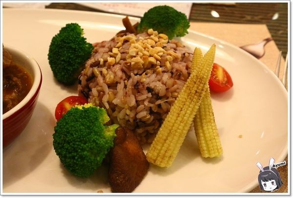 永恆天詩義式美食館：『愛評體驗券』永恆天詩義式美食咖啡館／專屬停車場／供應自助暢食沙拉吧／無限享受Häagen-Dazs冰淇淋／永恆天詩烘焙坊手作甜點