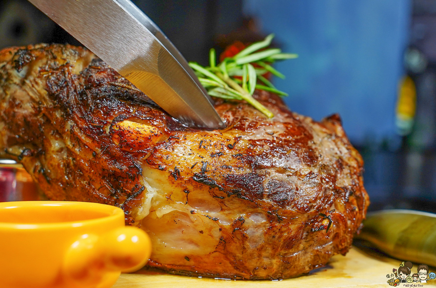 漫威迷最愛的秘境餐廳1317Bistro，豪邁金鋼狼大戰斧、夠味脆皮豬腳、鮮味漁夫打撈麵｜凹子底美食推薦 - 跟著尼力吃喝玩樂＆親子生活