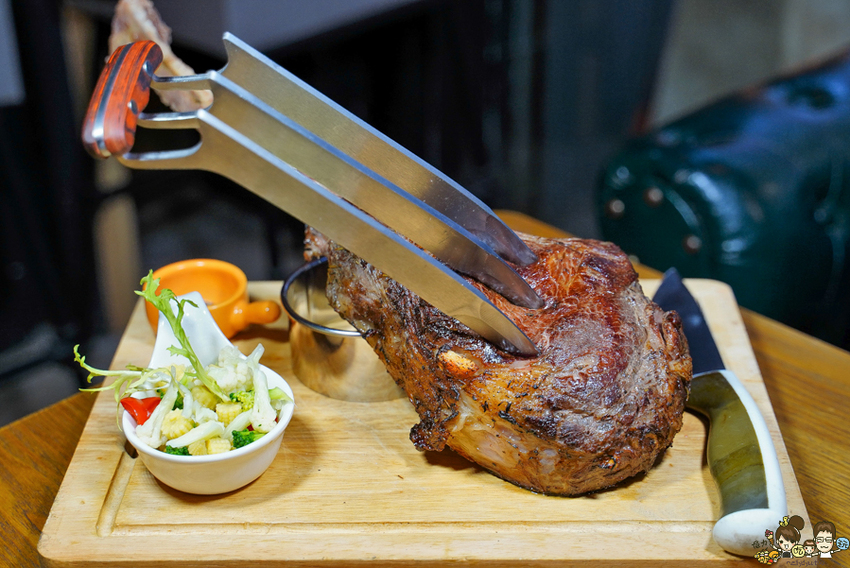 漫威迷最愛的秘境餐廳1317Bistro，豪邁金鋼狼大戰斧、夠味脆皮豬腳、鮮味漁夫打撈麵｜凹子底美食推薦 - 跟著尼力吃喝玩樂＆親子生活