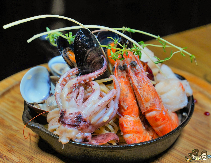 漫威迷最愛的秘境餐廳1317Bistro，豪邁金鋼狼大戰斧、夠味脆皮豬腳、鮮味漁夫打撈麵｜凹子底美食推薦 - 跟著尼力吃喝玩樂＆親子生活