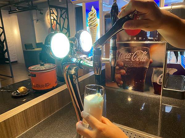 (台北劍南路站)狂野麻神麻辣火鍋吃到飽 大直美麗華美食推薦 肉質品質超讚!麻辣湯頭可以直接喝超順口 必吃果凍鴨血 牛排油雞等熟食