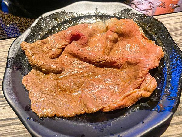 (台北劍南路站)狂野麻神麻辣火鍋吃到飽 大直美麗華美食推薦 肉質品質超讚!麻辣湯頭可以直接喝超順口 必吃果凍鴨血 牛排油雞等熟食