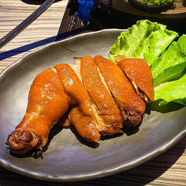 (台北劍南路站)狂野麻神麻辣火鍋吃到飽 大直美麗華美食推薦 肉質品質超讚!麻辣湯頭可以直接喝超順口 必吃果凍鴨血 牛排油雞等熟食