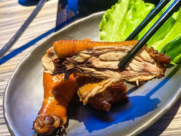 (台北劍南路站)狂野麻神麻辣火鍋吃到飽 大直美麗華美食推薦 肉質品質超讚!麻辣湯頭可以直接喝超順口 必吃果凍鴨血 牛排油雞等熟食