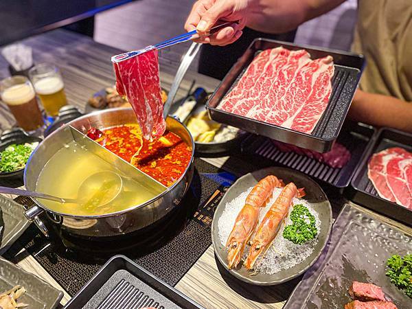 (台北劍南路站)狂野麻神麻辣火鍋吃到飽 大直美麗華美食推薦 肉質品質超讚!麻辣湯頭可以直接喝超順口 必吃果凍鴨血 牛排油雞等熟食