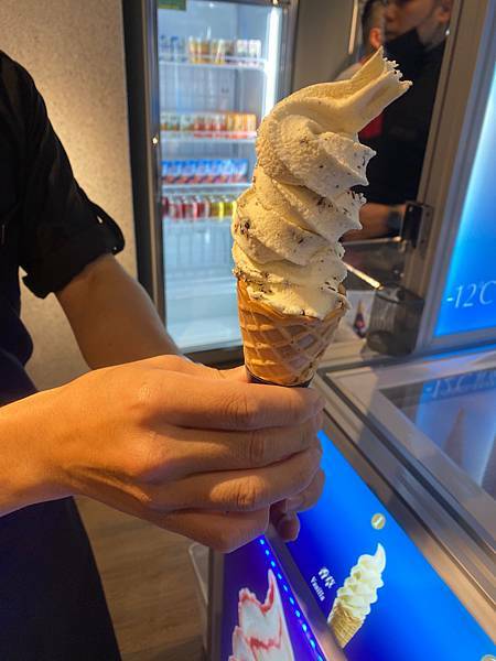 (台北劍南路站)狂野麻神麻辣火鍋吃到飽 大直美麗華美食推薦 肉質品質超讚!麻辣湯頭可以直接喝超順口 必吃果凍鴨血 牛排油雞等熟食