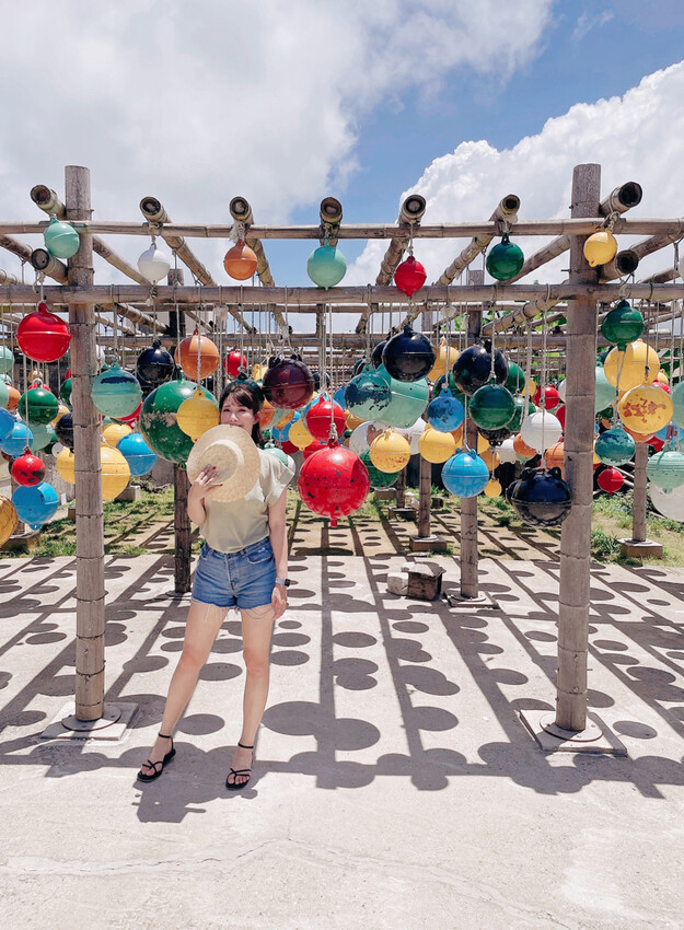 南寮古厝 浮球秘境 | 繽紛浮球當背景 網美IG打卡景點來澎湖怎能錯過。順道體驗漁村文化之美 近摩西分海。澎湖旅遊 / 澎湖景點