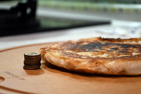 台北市大同區月亮蝦餅界的巨石強森~你吃過嗎?使用台灣蝦製作皮薄酥脆、內餡鮮甜彈牙的月亮蝦餅【良品開飯】給你三種不