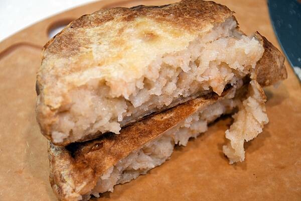 台北市大同區月亮蝦餅界的巨石強森~你吃過嗎?使用台灣蝦製作皮薄酥脆、內餡鮮甜彈牙的月亮蝦餅【良品開飯】給你三種不