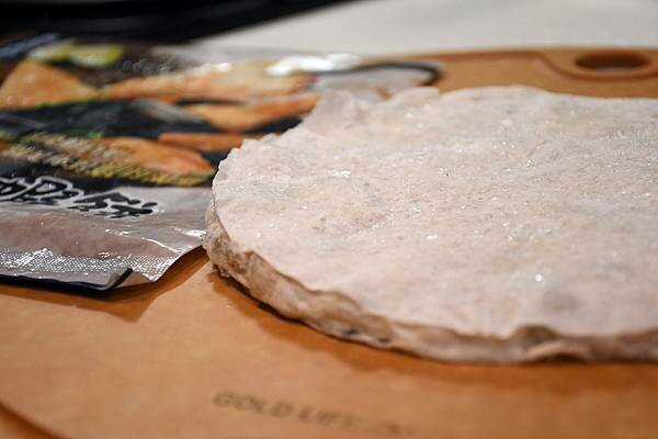 台北市大同區月亮蝦餅界的巨石強森~你吃過嗎?使用台灣蝦製作皮薄酥脆、內餡鮮甜彈牙的月亮蝦餅【良品開飯】給你三種不