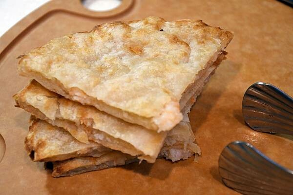 台北市大同區月亮蝦餅界的巨石強森~你吃過嗎?使用台灣蝦製作皮薄酥脆、內餡鮮甜彈牙的月亮蝦餅【良品開飯】給你三種不