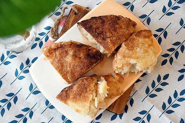 台北市大同區月亮蝦餅界的巨石強森~你吃過嗎?使用台灣蝦製作皮薄酥脆、內餡鮮甜彈牙的月亮蝦餅【良品開飯】給你三種不