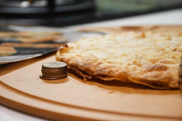 台北市大同區月亮蝦餅界的巨石強森~你吃過嗎?使用台灣蝦製作皮薄酥脆、內餡鮮甜彈牙的月亮蝦餅【良品開飯】給你三種不