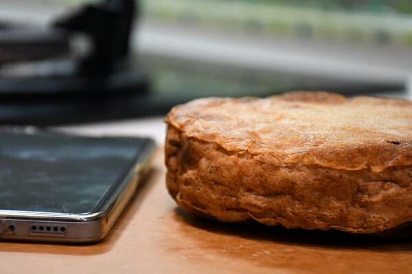 台北市大同區月亮蝦餅界的巨石強森~你吃過嗎?使用台灣蝦製作皮薄酥脆、內餡鮮甜彈牙的月亮蝦餅【良品開飯】給你三種不