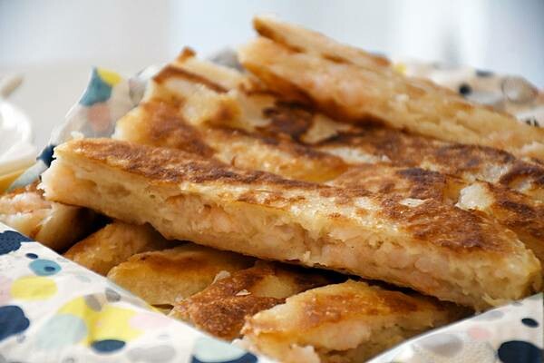 台北市大同區月亮蝦餅界的巨石強森~你吃過嗎?使用台灣蝦製作皮薄酥脆、內餡鮮甜彈牙的月亮蝦餅【良品開飯】給你三種不
